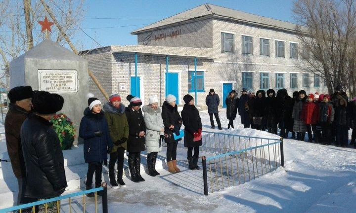 Мектеп түлегі Кеңес Одағының Батыры Петр Иосифович Теряевтың ерлікпен қаза тапқан күнін еске алу шарасы
