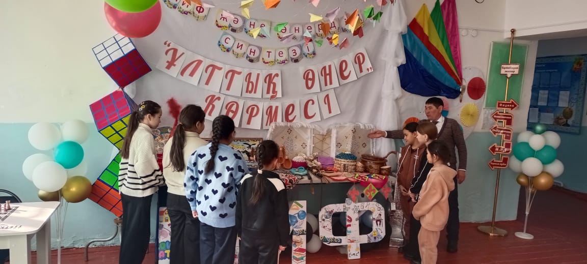 Шабыт жобасы аясында  мектептің көркем еңбек мұғалімдері және орта буын  оқушыларының қатысуымен "Ұлттық мәдениет" көрмесі өтті